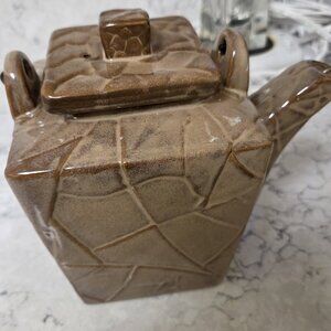 PIER 1 TAN-BROWN STONEWARE COFFEE OR TEA POT WITH LID AND HANDLE